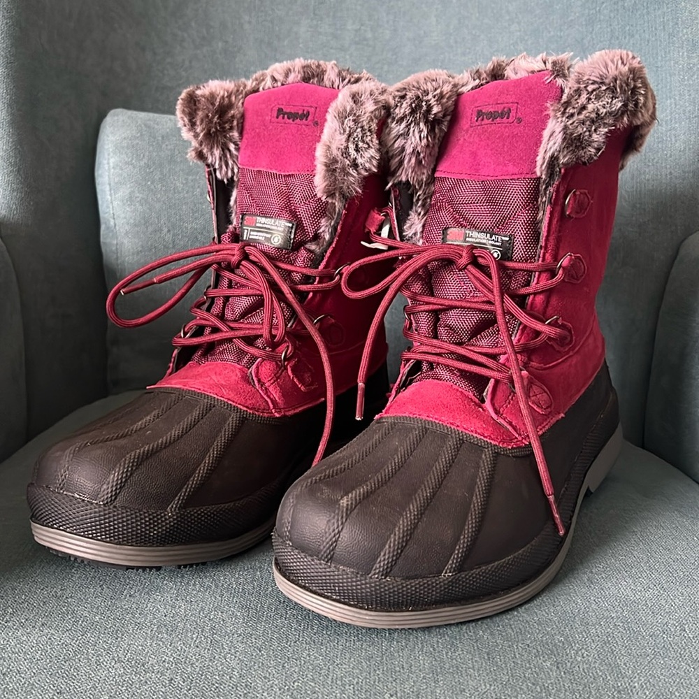 Propét Lumi Tall Lace Waterproof winter boot, size 10 Wide.